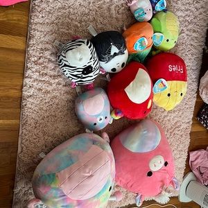 squishmallow pack, 11 in total, 2 small ones, 5 medium ones, 2 big ones, 2 large